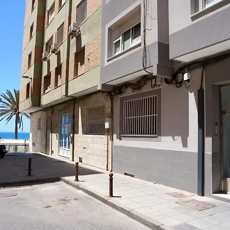 Paseo Marítimo - A Estrenar, A Pie De Playa, Con 2 Baños Almería