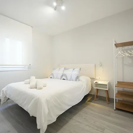 Paseo Marítimo - A Estrenar, A Pie De Playa, Con 2 Baños * Almería